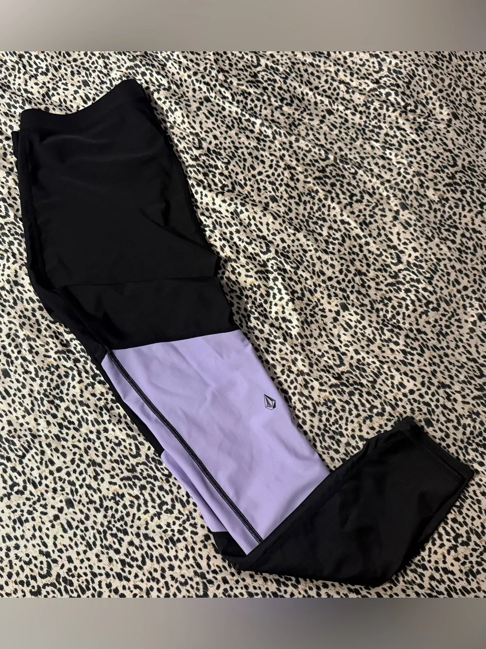 🖤Volcom 100% Polyester Leggings🖤